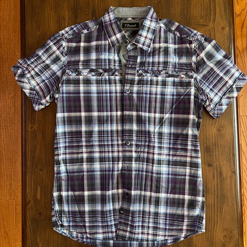 Men’s S/S 7 Diamonds Button Up. Size M